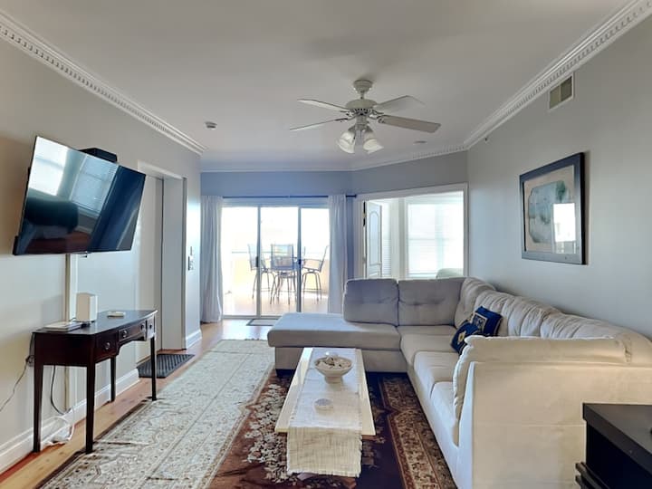 Desoto Beach Club 201 - Oceanfront - Swimming Pool - Tybee Island, GA