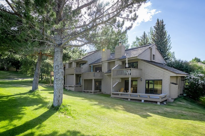 Sun Valley Condo On The Green With Dollar Views - Sun Valley, ID