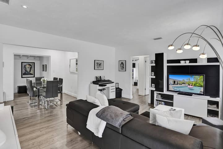 Casa Coral With  Pool & Charcoal Bbq Area - Miami, FL