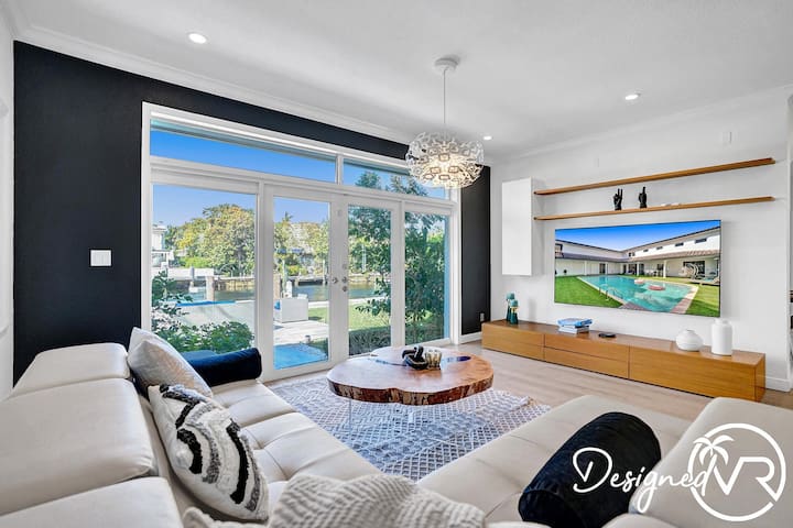 Amazing 7 BR Villa with Heated POOL near the Beach