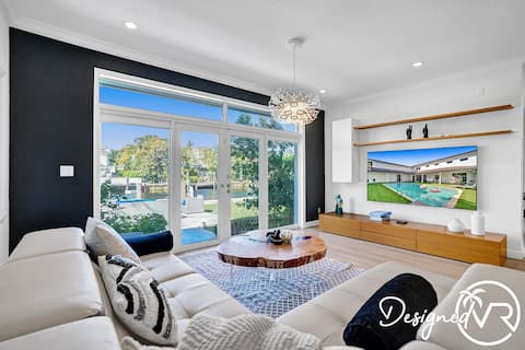 Amazing 7 BR Villa with Heated POOL near the Beach