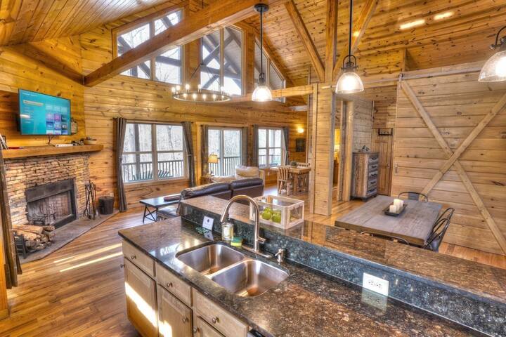 Cedar Creek Cabin Rentals managed Airbnb listing 2
