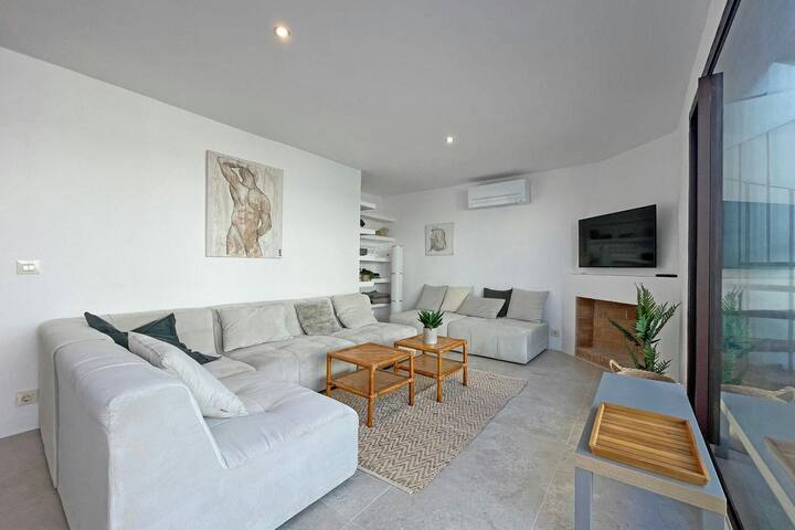 Luxury 8P town house in center l’Escala, 50m beach gallery image 3