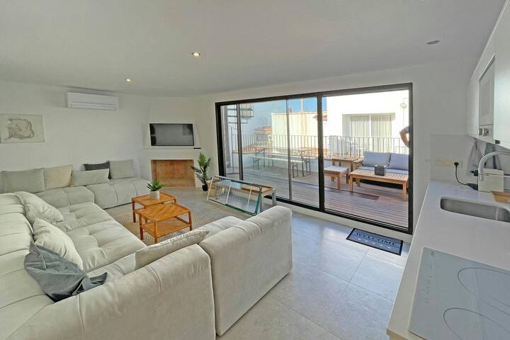 Luxury 8P town house in center l’Escala, 50m beach gallery image 5