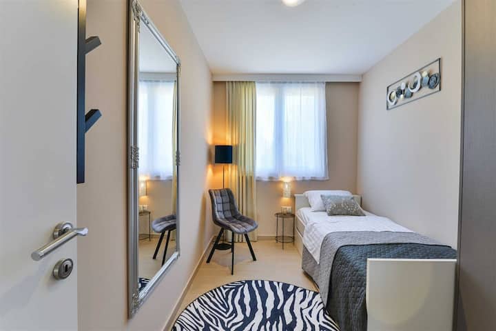Villas CROWONDER Jadera Hills - Villa V1 con piscina climatizada, jacuzzi y sauna