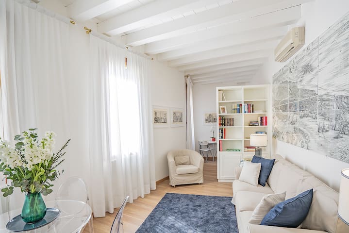 Ca’ Dei Musicanti 1 Few Steps from Rialto Bridge!