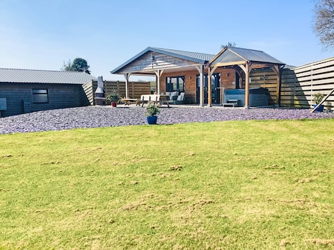 Bramley Lodge - UK38384