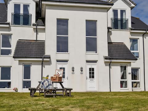 Seaviews and Hot Tub at The Fairways - UK39821
