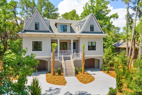 Brand new! Spacious w heated pool/hot tub