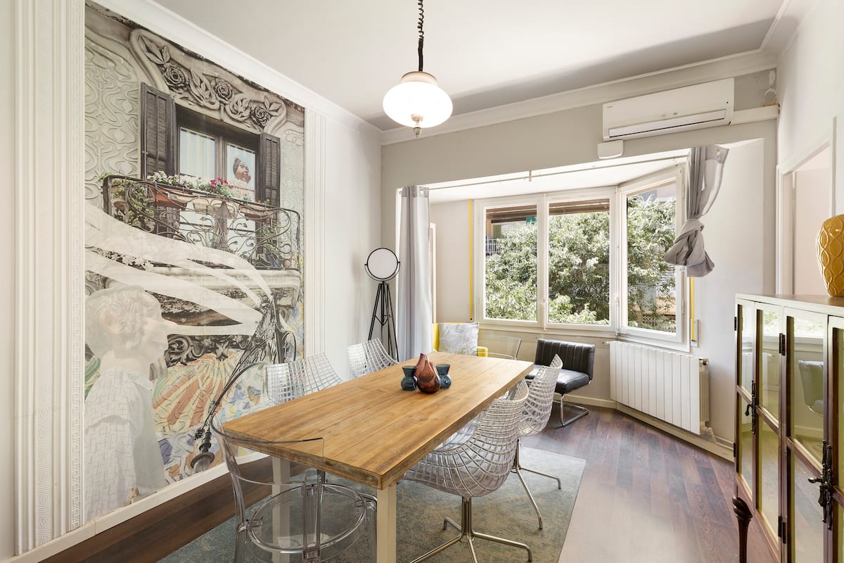 Successful Airbnb property: Spacious 3bed apartment in BCN Centre in El Fort Pienc