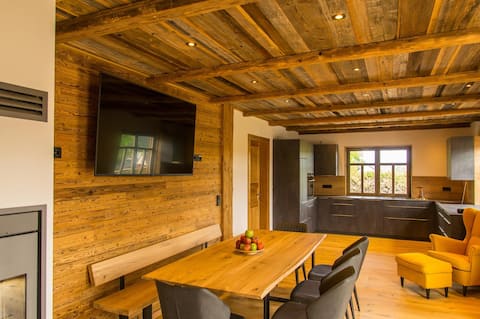 Chalet on the Ölberg with a hot tub and old-wood sauna