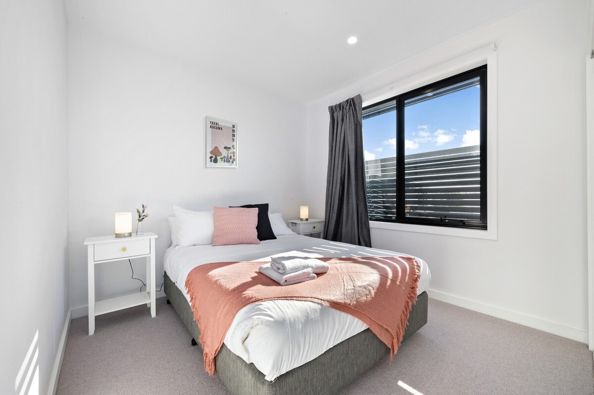 chumba cha kulala 2 na kitanda cha Malkia