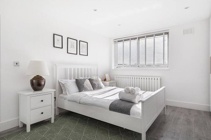 Superb penthouse with 2 bathrooms and roof terrace gallery image 4