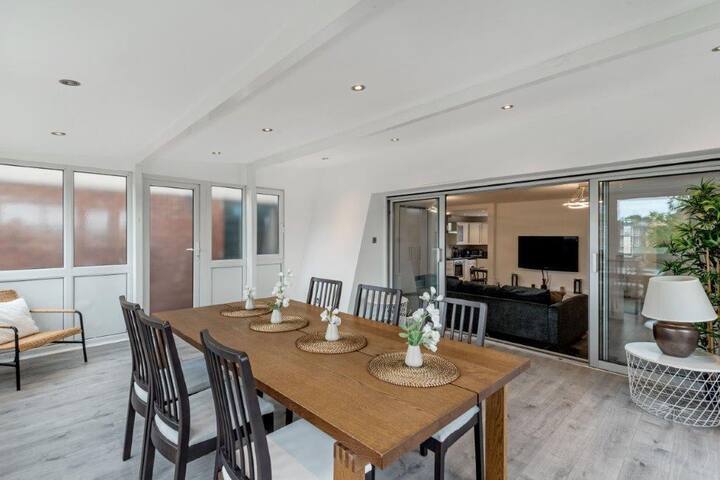 Superb penthouse with 2 bathrooms and roof terrace gallery image 3