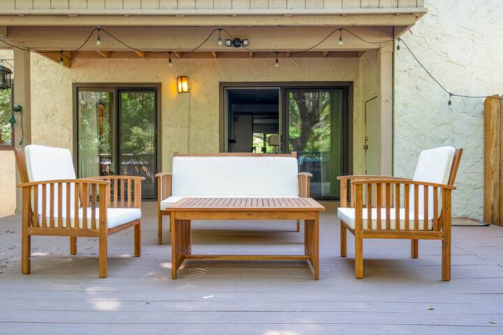 Blueground | Saratoga, a/c, patio, nr highways gallery image 5