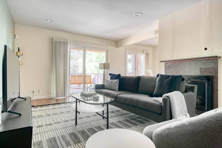 Blueground | Saratoga, a/c, patio, nr highways