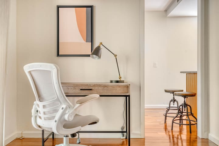 Blueground | Saratoga, a/c, patio, nr highways gallery image 3