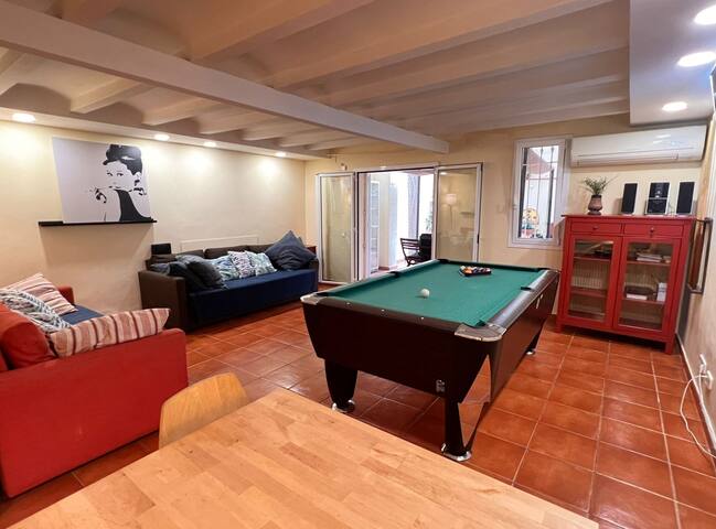 Central Duplex 4BR Terrace Pool Table & Ping Pong