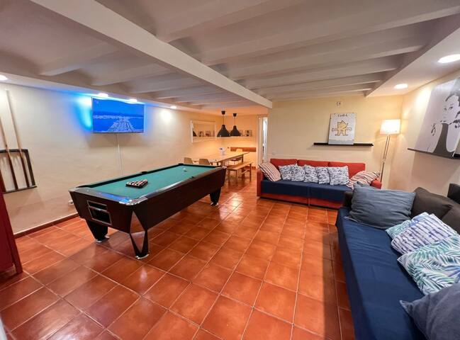 Central Duplex 4BR Terrace Pool Table & Ping Pong gallery image 3