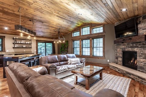 BRAND NEW Luxurious Cabin on beautiful wooded lot