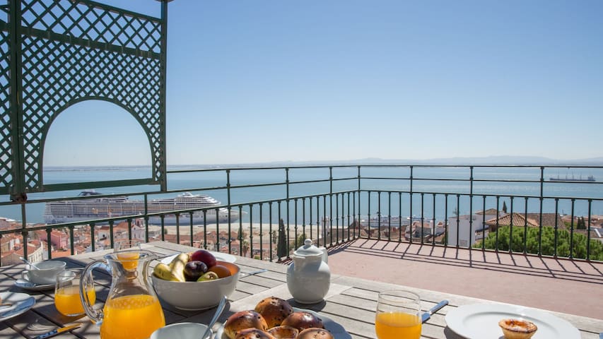 Penthouse Terrace 360º Lisbon View by LovelyStay