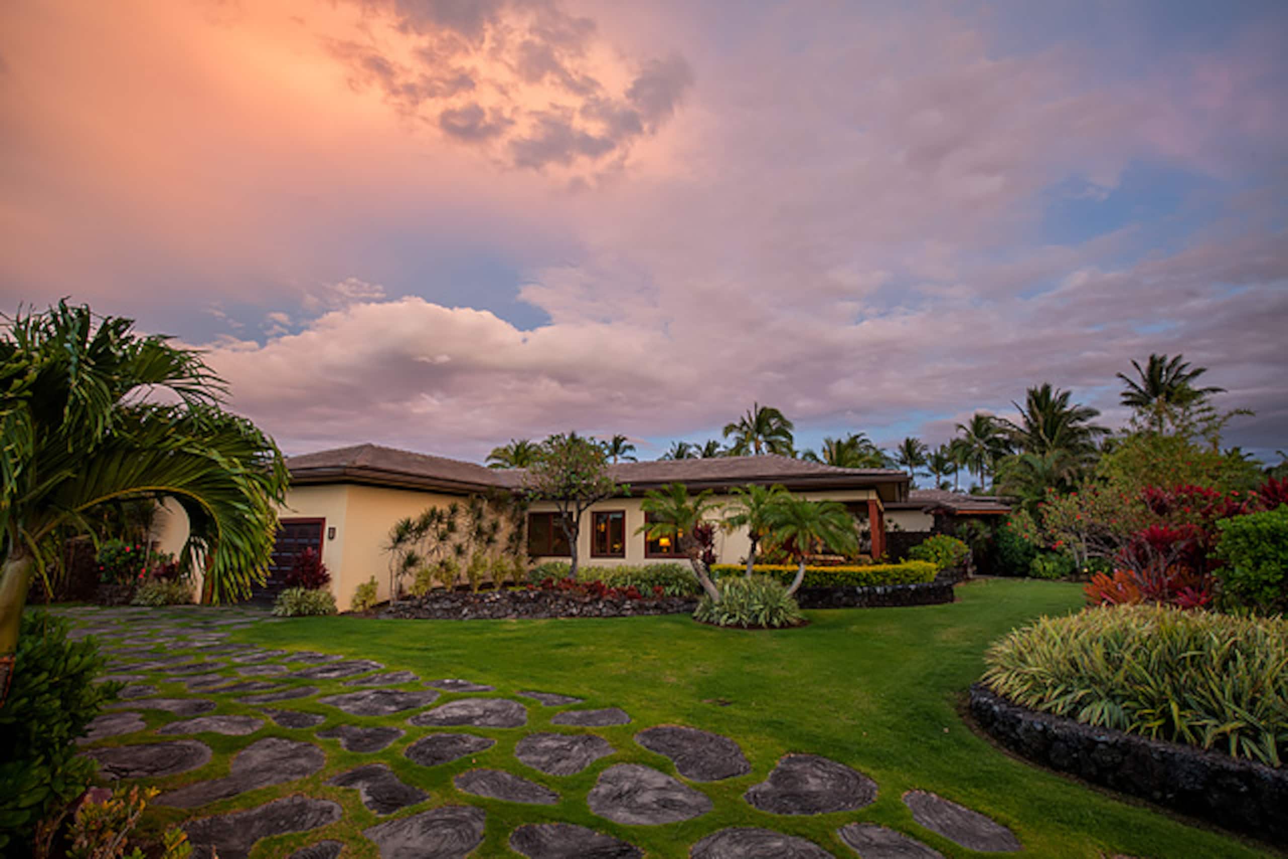 Home in Waimea · ★5.0 · 5 bedrooms · 6 beds · 4.5 baths - Image 26