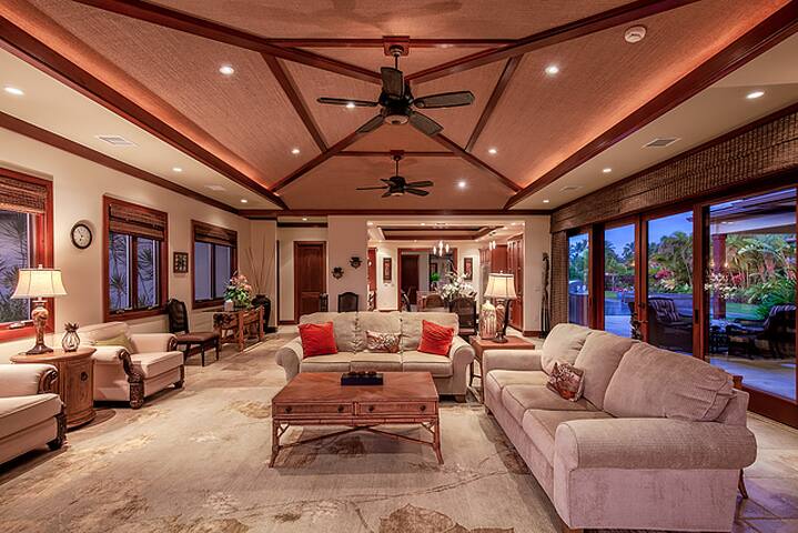 5 Bdrm Home with Amazing Pool, Great for Families! gallery image 3