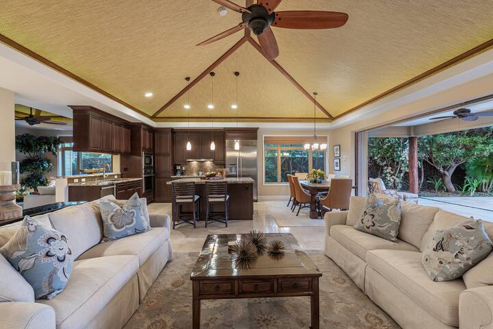 Beautiful 3 Bedroom Home at KaMilo with Pool! gallery image 4