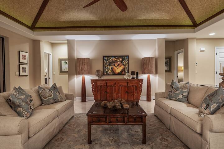 Beautiful 3 Bedroom Home at KaMilo with Pool! gallery image 5