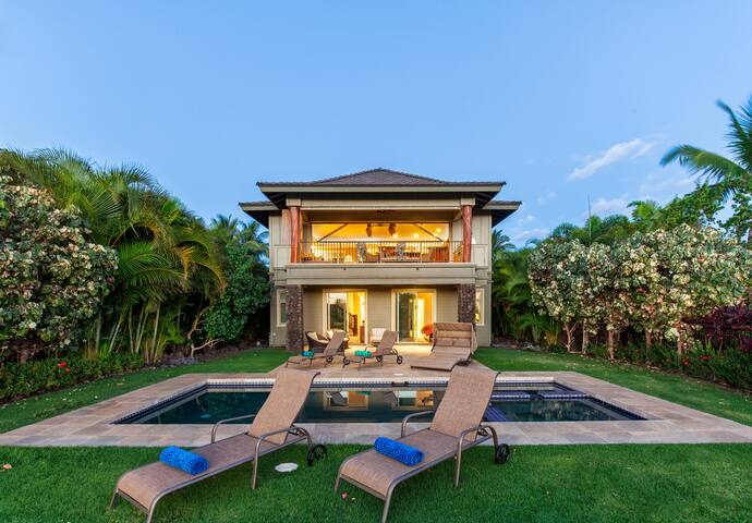 Great Townhome with Golf Views & Private Pool!