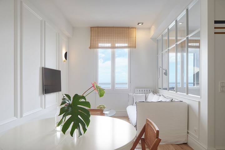 Dawn Beach by FeelFreeRentals