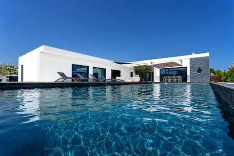 Blue Hill Boutique Villa by Junto ao Mar