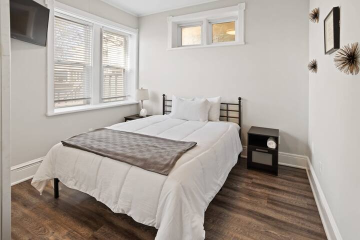 Spálňa č.4 zahŕňa (1) plnohodnotnú posteľ