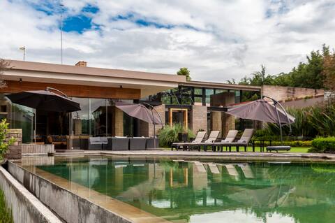 La Querencia: Estate with a pool in Rancho Avándaro