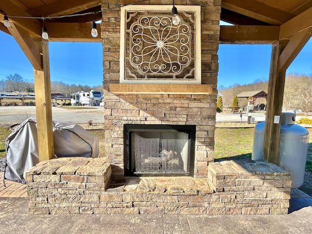 Waterside at Blue Ridge managed Airbnb listing 1
