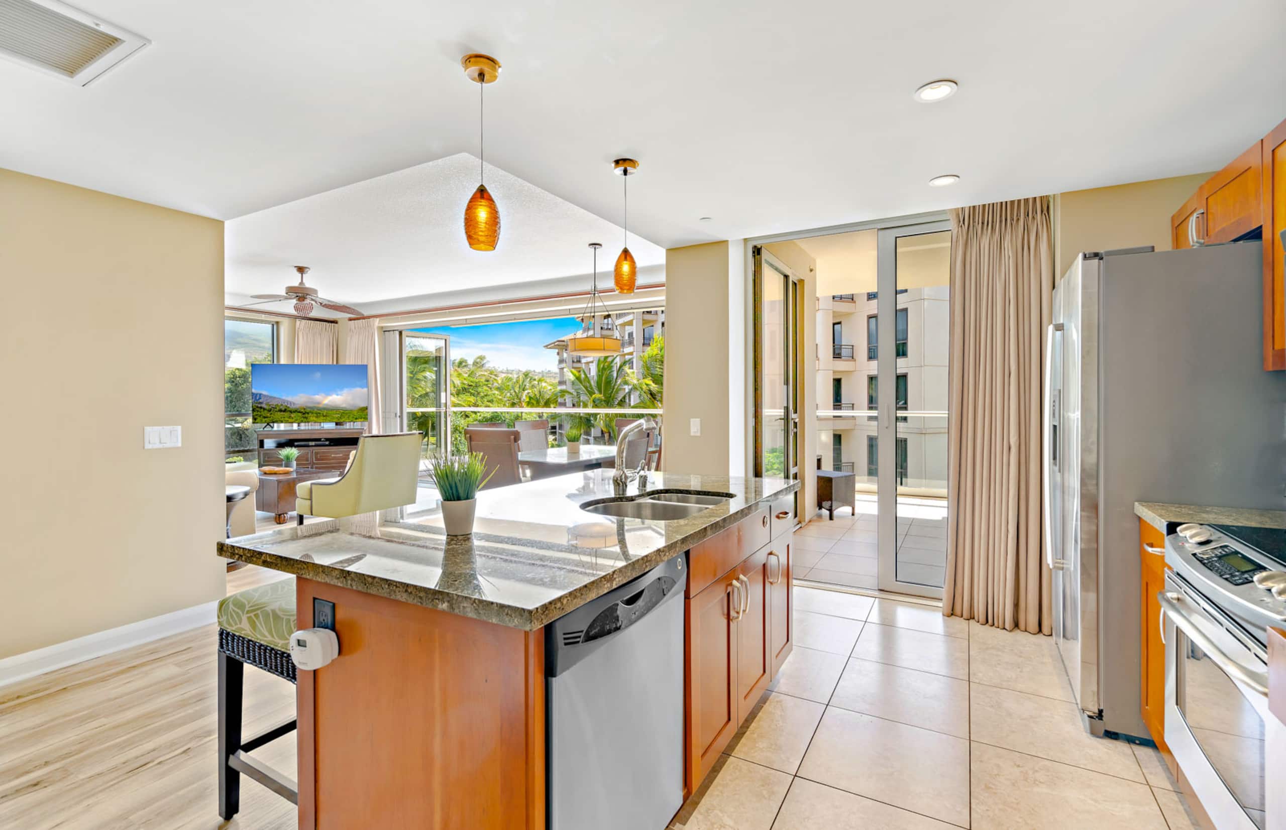 Condo in Lahaina · ★4.83 · 2 bedrooms · 3 beds · 2 baths - Image 5