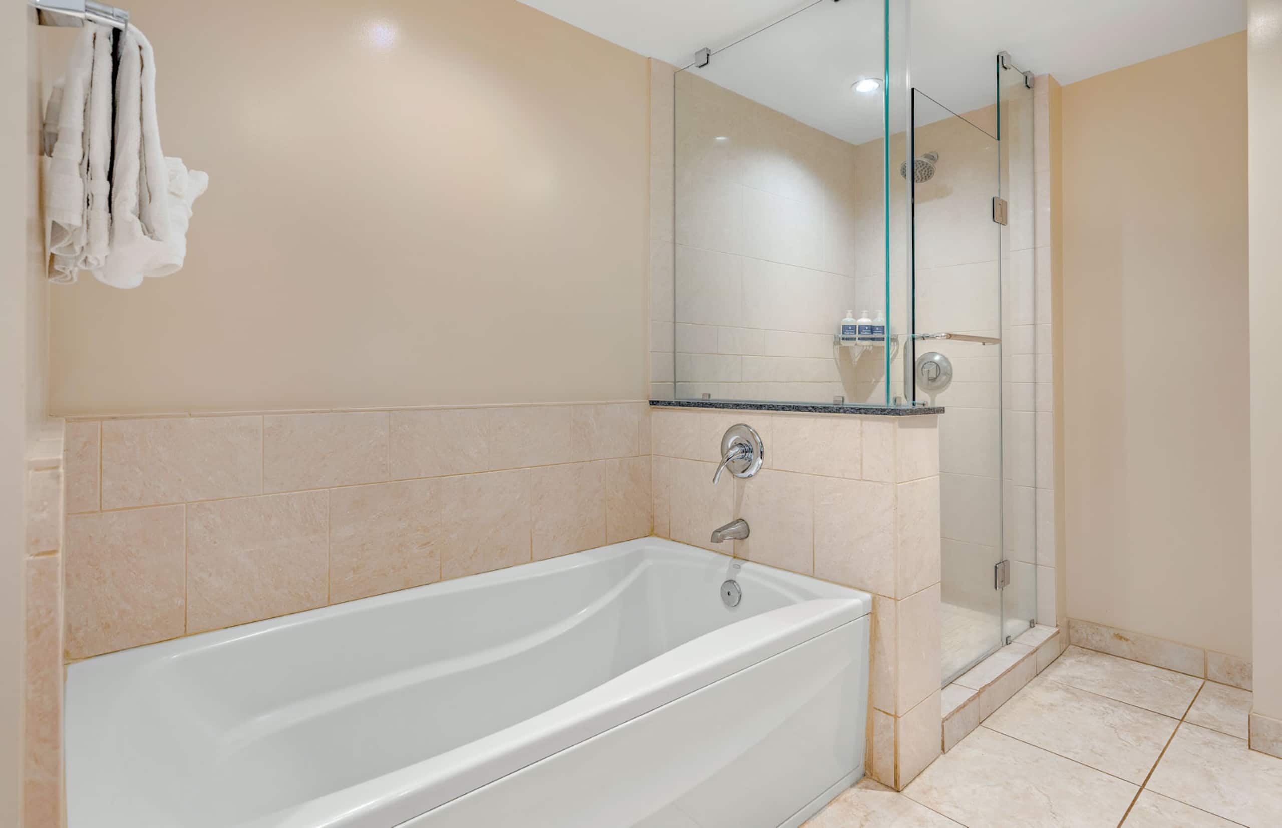 Condo in Lahaina · ★4.83 · 2 bedrooms · 3 beds · 2 baths - Image 22
