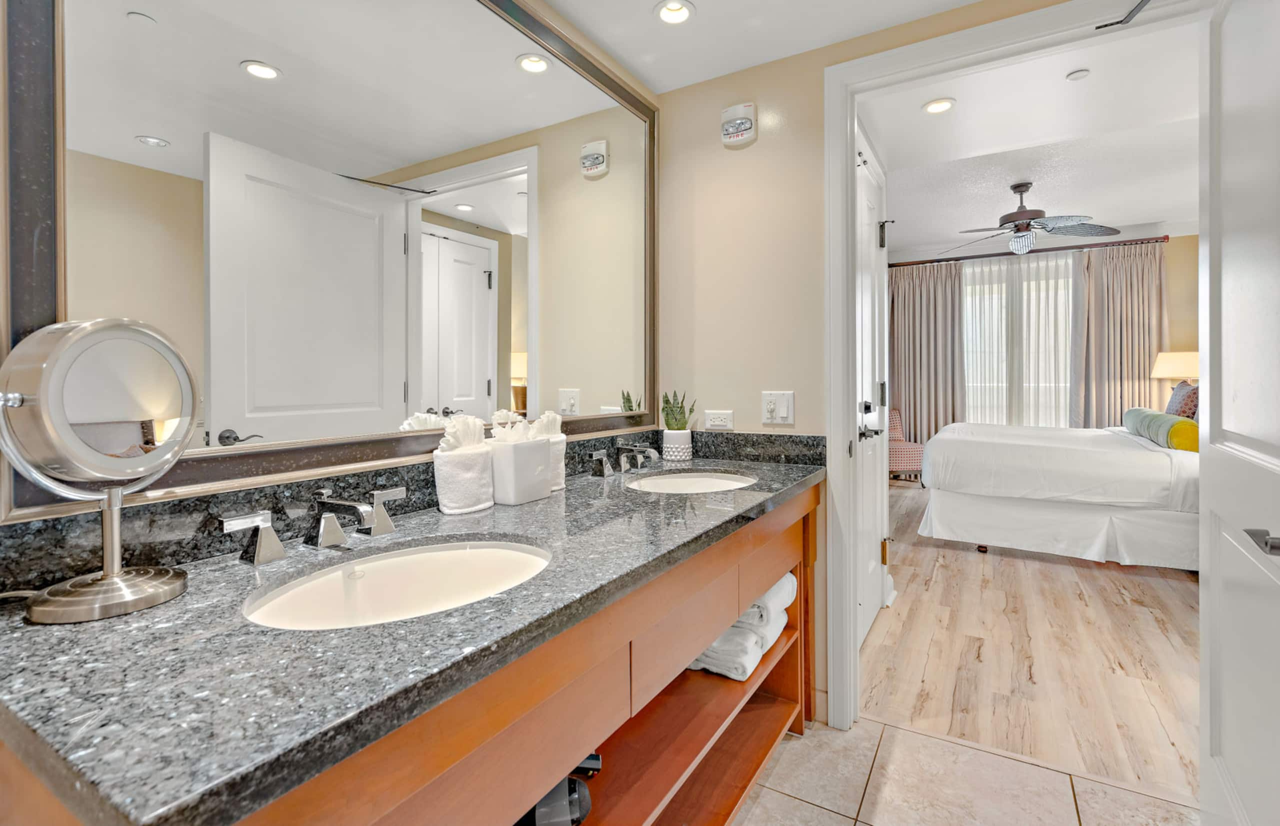 Condo in Lahaina · ★4.83 · 2 bedrooms · 3 beds · 2 baths - Image 25