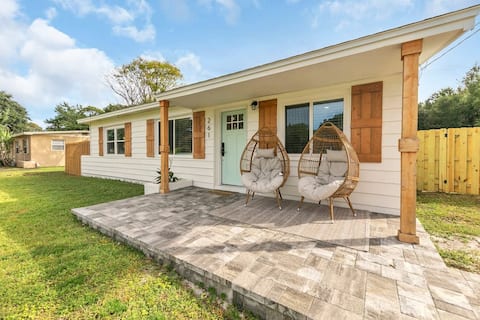 Charming 3BR Florida Bungalow Near Beach in FWB