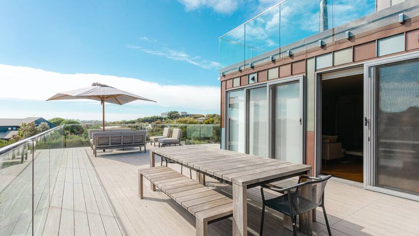 Back Beach gallery image 3