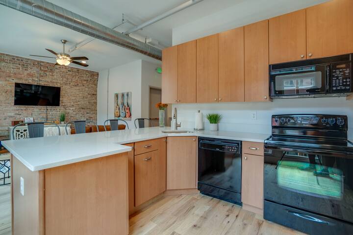 Majestic Lofts #201 – In The Heart of Downtown! gallery image 5