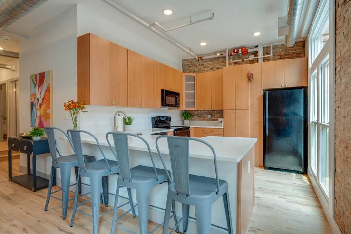 Majestic Lofts #201 – In The Heart of Downtown! gallery image 4