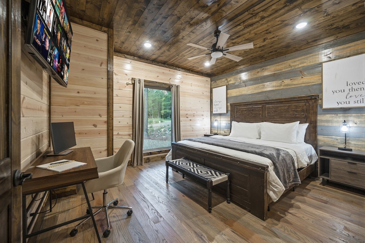 Zen Retreat: Luxury Cabin Sleeps 22 | Hot Tub, Gam - Cabins for