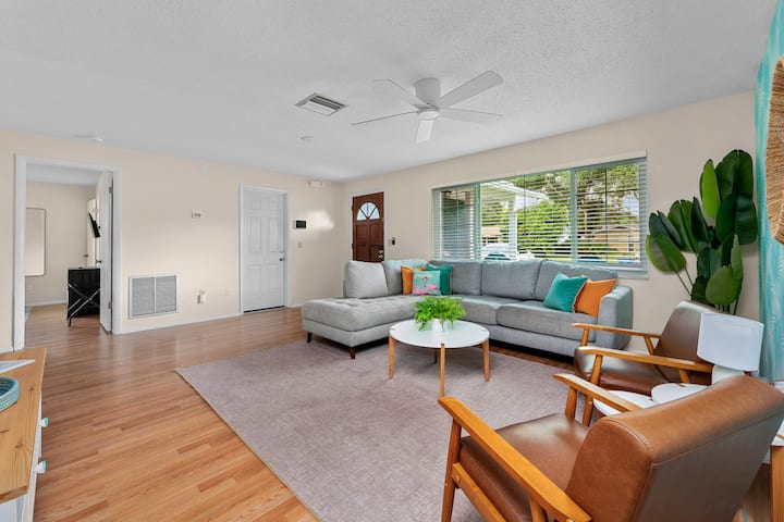 Sleeps 9 | Pool + Game Room Near Beach - Clearwater Beach, FL