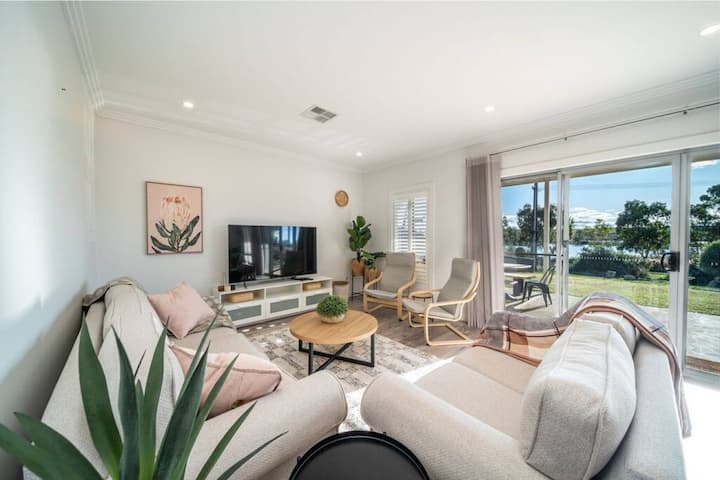 Riverglades View - Scenic Waterfront Serenity - Murray Bridge