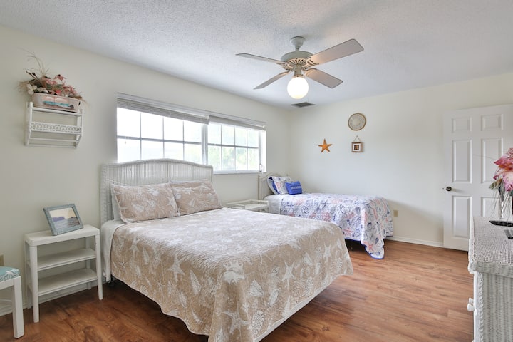 Стая за гости Стая за гости на основно ниво с двойни и единични легла