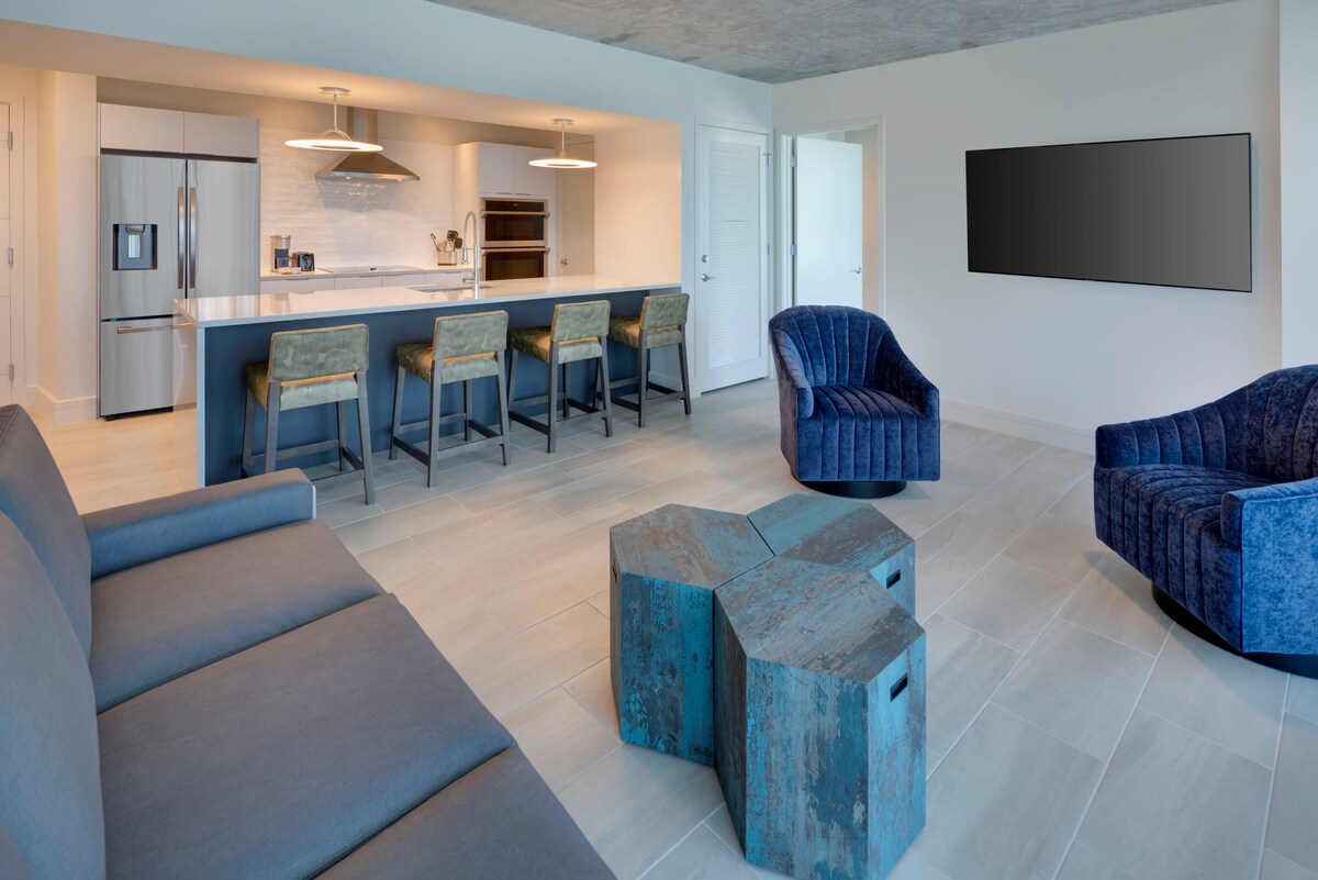 Max-Beach-Resort-Sun-Condo-Living-Room-2