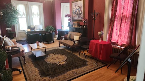 Family 3Bed B&B w/ Free Parking Near Sight & Sound