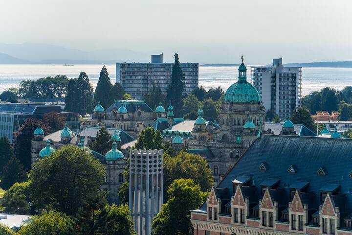 Waterfalls Hotel Stunning Luxury King Suite gallery image 4