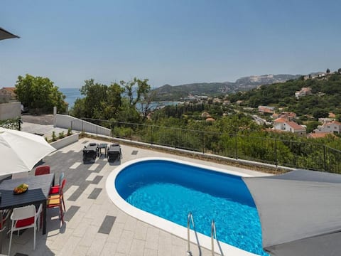 Holiday Home-PrivateThree Bdr HolidayHome withPool